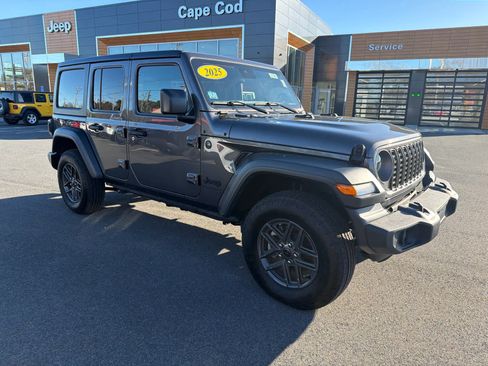Used 2025 Jeep Wrangler Sport S image 18