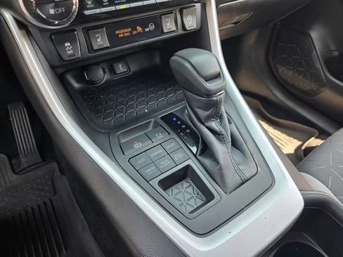 Used 2022 Toyota RAV4 XLE w/ Convenience Package AWD/4WD image 19