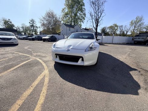 Used 2012 Nissan 370Z Touring RWD image 4