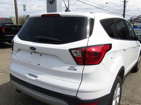 Used 2019 Ford Escape SE image 9