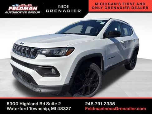 Used 2023 Jeep Compass Latitude AWD/4WD image 1