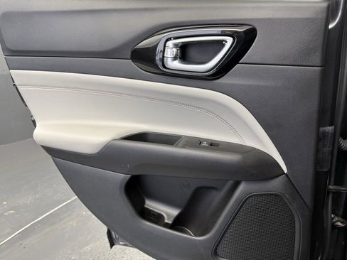 Used 2022 Jeep Compass Limited image 42