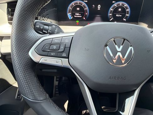 Used 2025 Volkswagen Tiguan SE R-Line AWD/4WD image 14