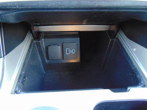 Used 2021 Ford Explorer Limited image 37