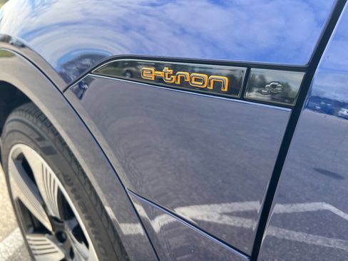 Used 2022 Audi e-tron Premium Plus AWD/4WD image 26