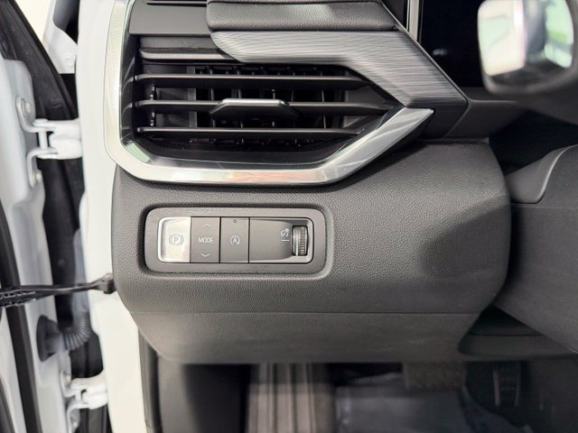 Used 2026 GMC Acadia Elevation w/ Elevation Premium Package FWD image 11