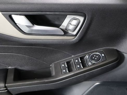 Used 2021 Ford Escape SE w/ SE Sport Appearance Package image 31