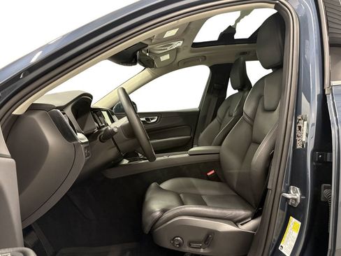 Used 2019 Volvo XC60 T5 Momentum w/ Advanced Package AWD/4WD image 10