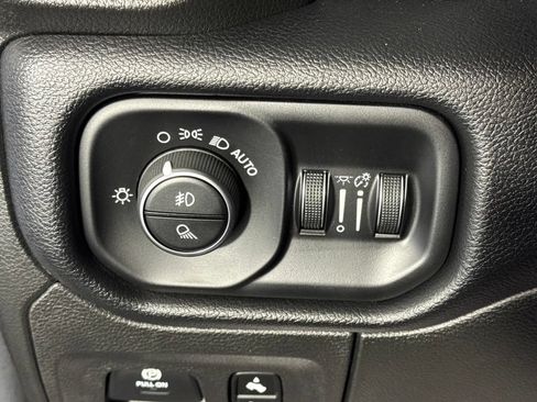 Used 2019 RAM 1500 Laramie AWD/4WD image 21