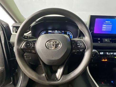 Used 2024 Toyota RAV4 XLE AWD/4WD image 17