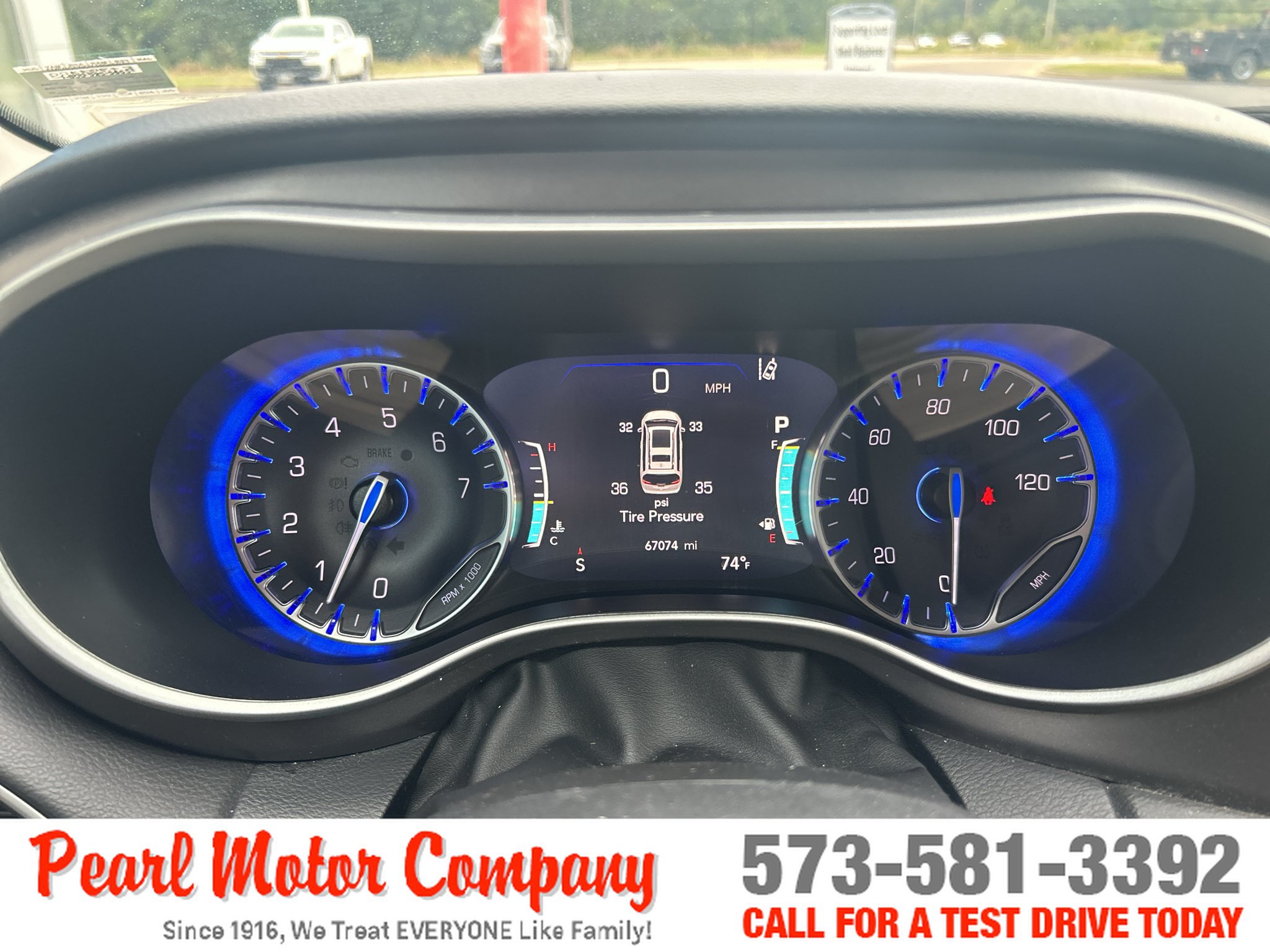Used 2024 Chrysler Pacifica Touring-L FWD image 12