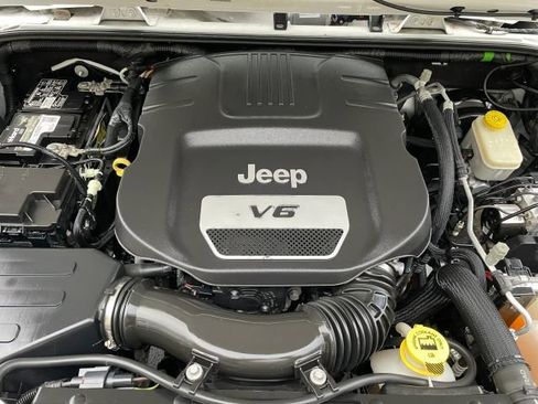 Used 2017 Jeep Wrangler Unlimited Sport image 5