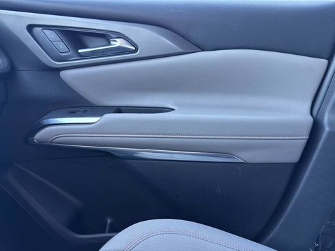 Used 2025 Chevrolet Traverse LT image 22