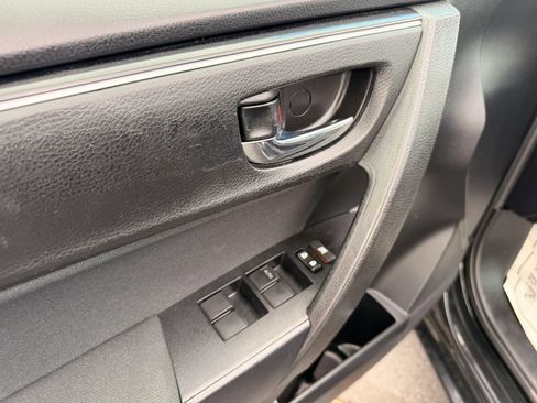 Used 2018 Toyota Corolla LE FWD image 22