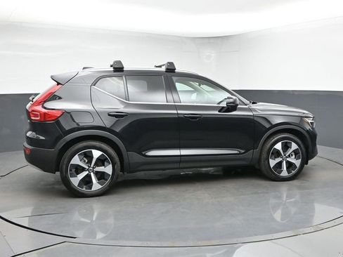 Used 2025 Volvo XC40 B5 Plus AWD/4WD image 9