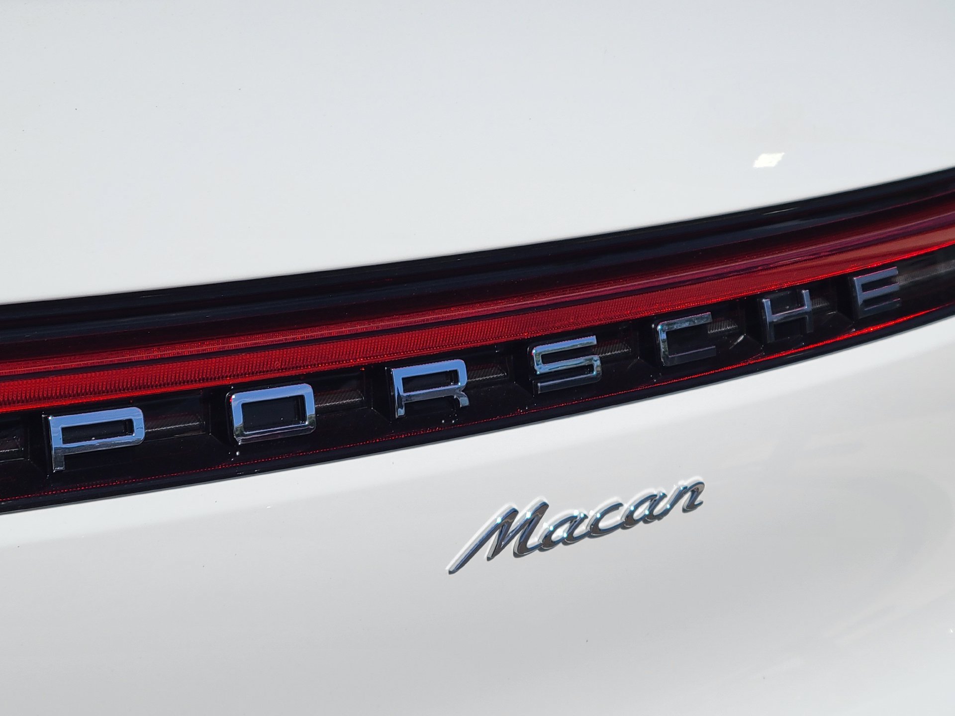 Used 2026 Porsche Macan AWD/4WD image 34