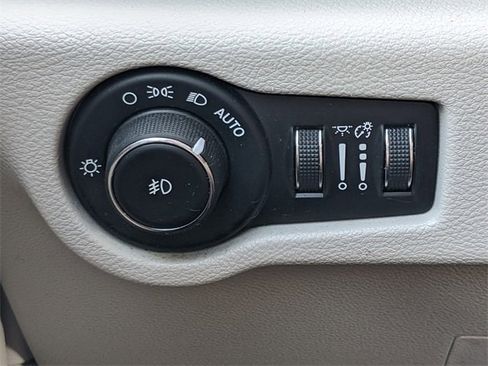 Used 2017 Chrysler Pacifica Touring-L image 15