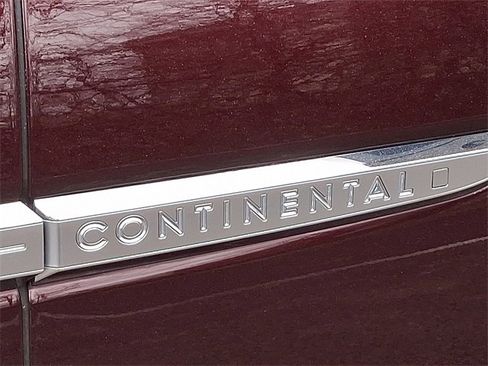 Used 2018 Lincoln Continental Select w/ Continental Climate Package image 30