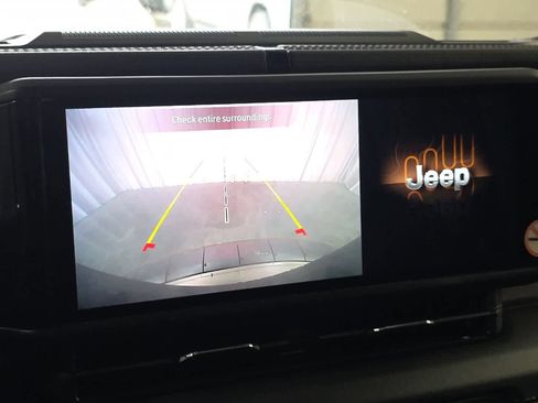 Used 2024 Jeep Wrangler Unlimited Sahara AWD/4WD image 21