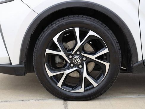 Certified 2020 Toyota C-HR XLE image 9