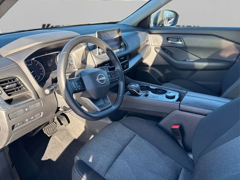 Certified 2025 Nissan Rogue SV image 9