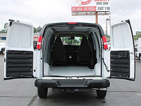 Used 2025 Chevrolet Express 3500 Extended w/ Driver Convenience Package RWD image 16