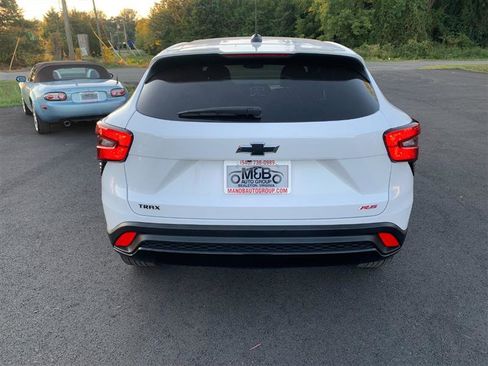 Used 2024 Chevrolet Trax RS w/ Driver Confidence Package image 5