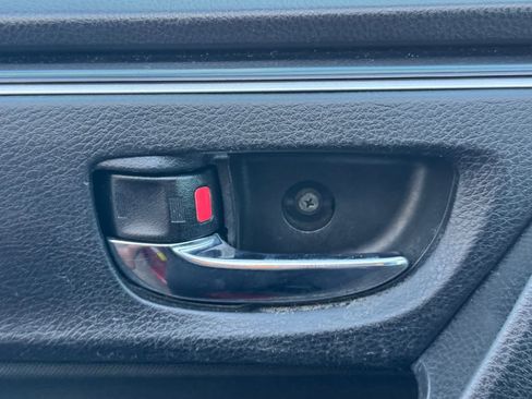 Used 2018 Toyota Corolla LE image 15