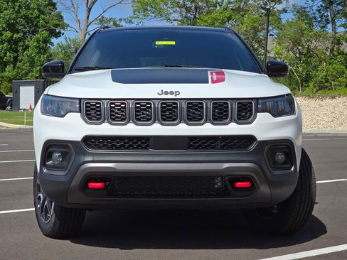 Used 2025 Jeep Compass Trailhawk w/ Trailer Tow Group AWD/4WD image 21