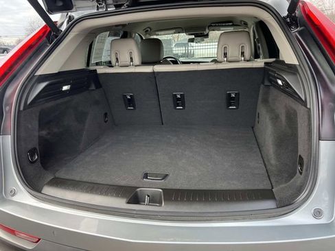 Certified 2023 Cadillac XT4 Luxury w/ Cold Weather Package image 10