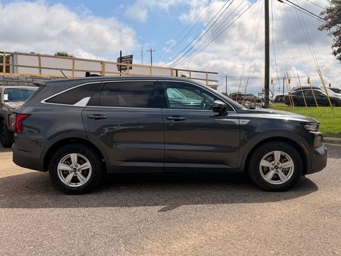 Certified 2023 Kia Sorento LX FWD image 5