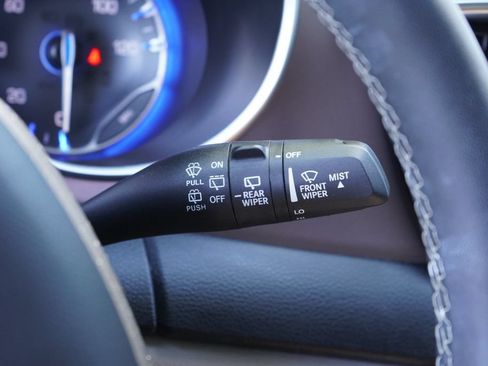 Used 2023 Chrysler Voyager LX FWD image 17