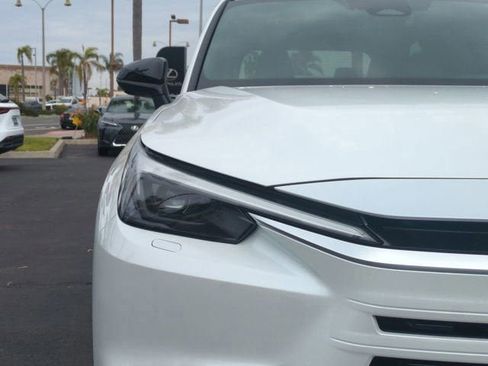 New 2026 Lexus TX 500h AWD image 10