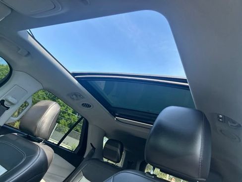 Used 2023 Ford Explorer XLT w/ Equipment Group 202A RWD image 19