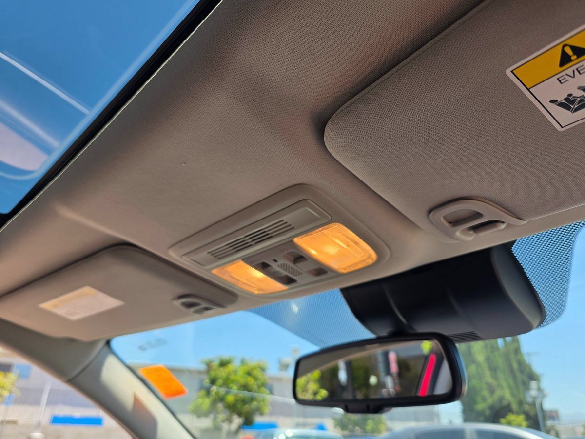 Used 2018 Honda Civic Touring image 18