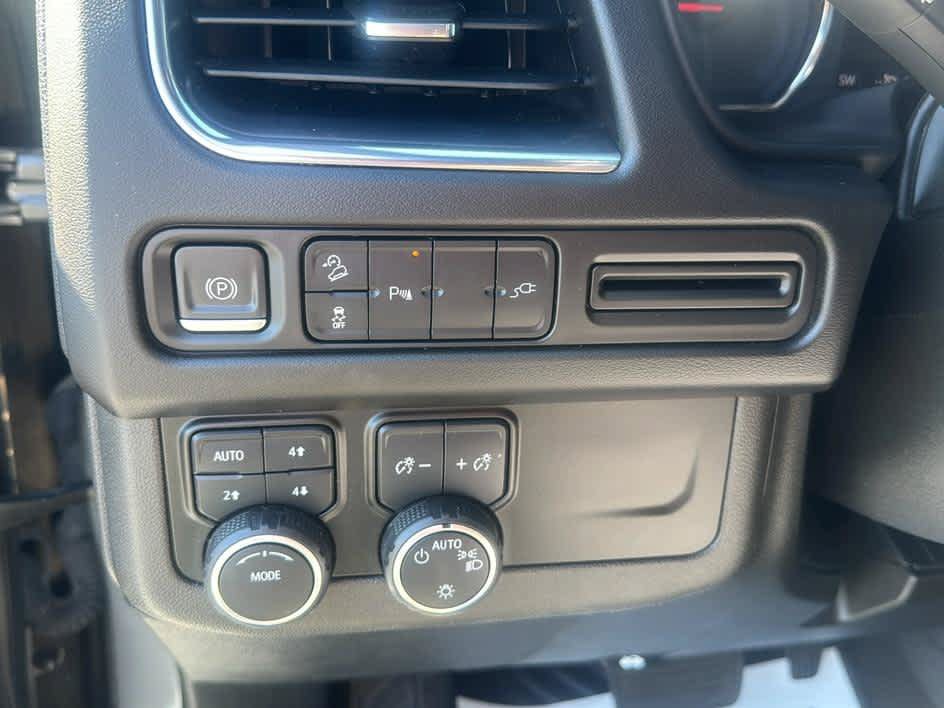Used 2021 Chevrolet Suburban Z71 w/ Rear Media and Nav Package AWD/4WD image 32
