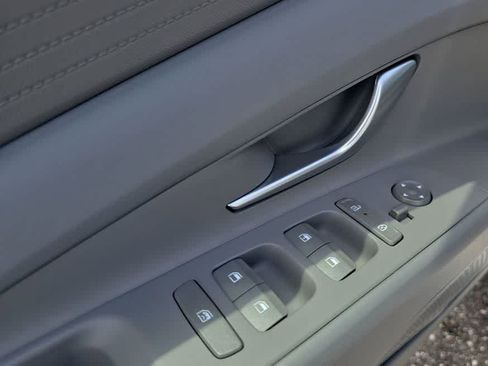 New 2026 Hyundai Elantra SE FWD image 17