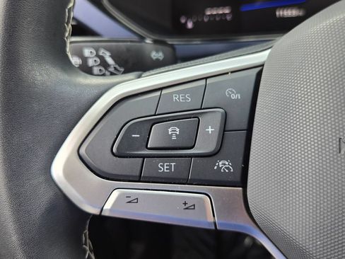 Certified 2024 Volkswagen Taos SE FWD image 25