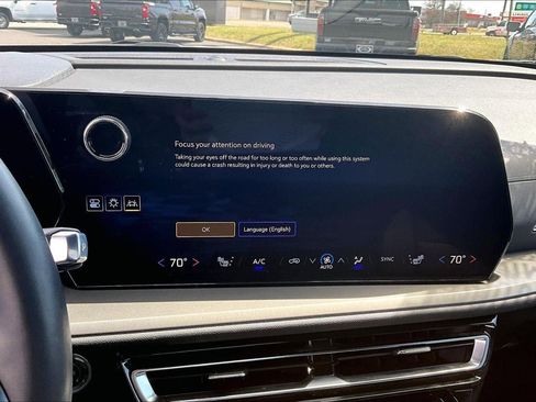 Used 2025 Chevrolet Traverse LT image 21