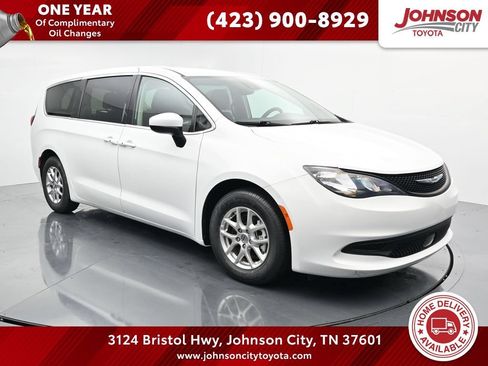 Used 2023 Chrysler Voyager LX FWD image 1
