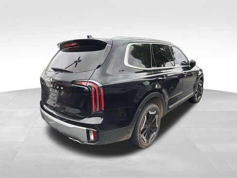 Used 2024 Kia Telluride EX w/ EX Captain's Chair Package FWD image 2