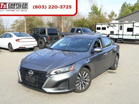 Used 2023 Nissan Altima 2.5 SV image 1