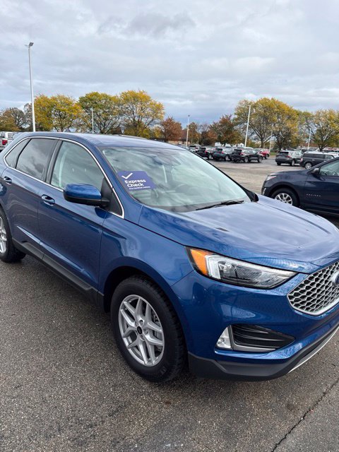 Used 2024 Ford Edge SEL w/ Convenience Package AWD/4WD image 2