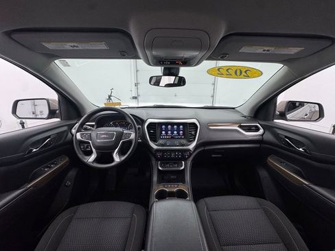 Used 2022 GMC Acadia SLE w/ Driver Convenience Package image 3