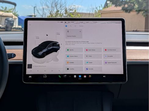 Used 2024 Tesla Model Y Long Range AWD/4WD image 25