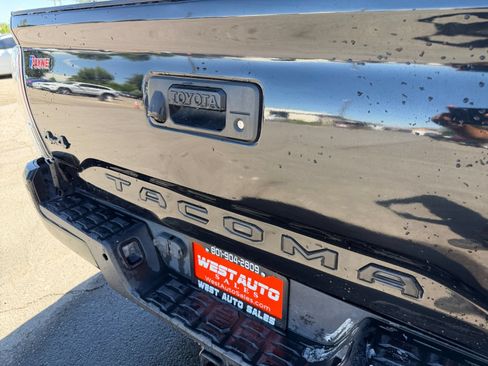 Used 2022 Toyota Tacoma Limited AWD/4WD image 29