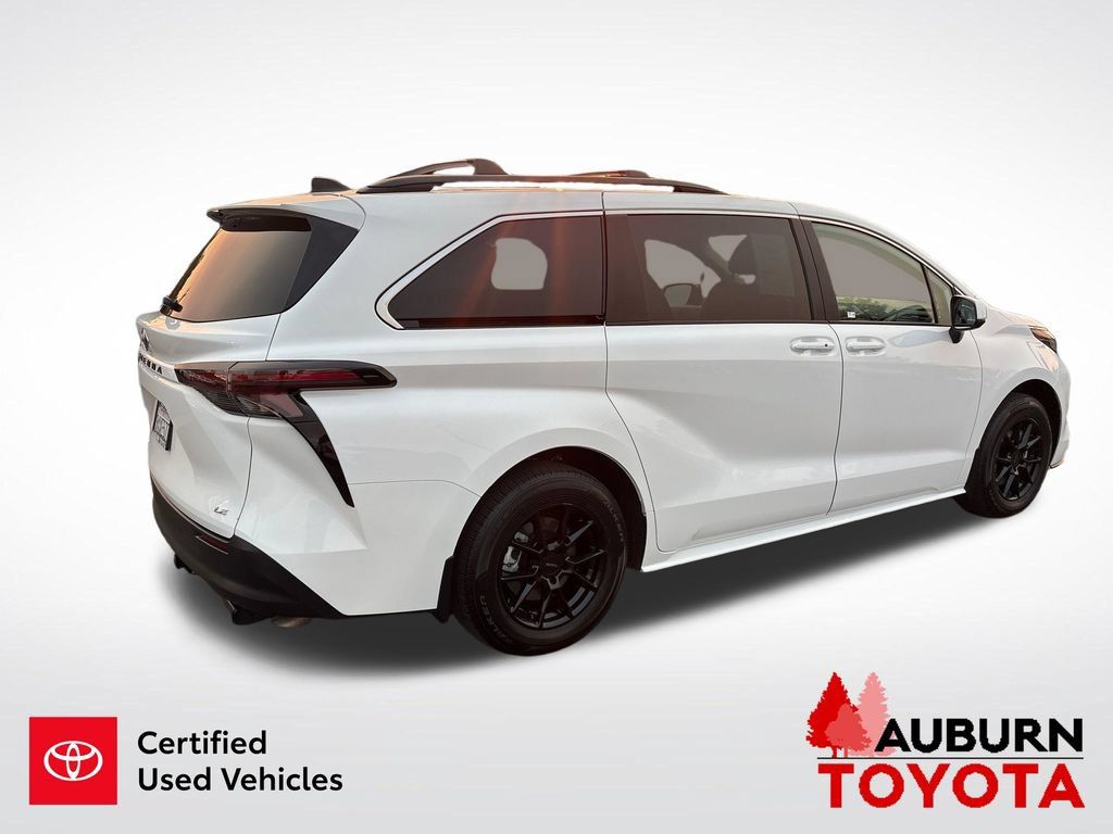 Certified 2025 Toyota Sienna LE AWD/4WD image 8