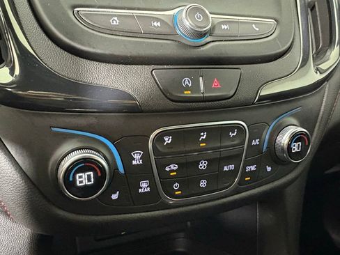 Used 2023 Chevrolet Equinox RS image 35