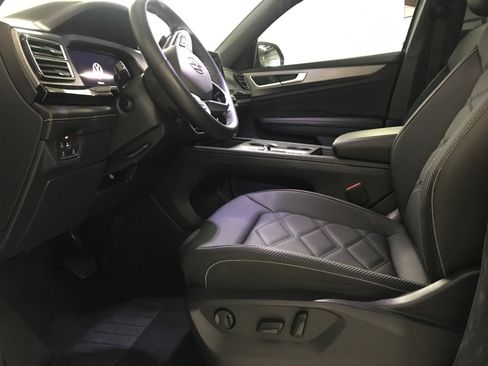 Used 2024 Volkswagen Atlas Cross Sport SE image 7