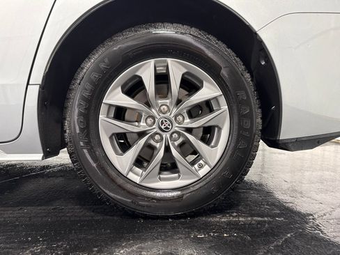 Used 2025 Toyota Sienna XLE FWD image 7